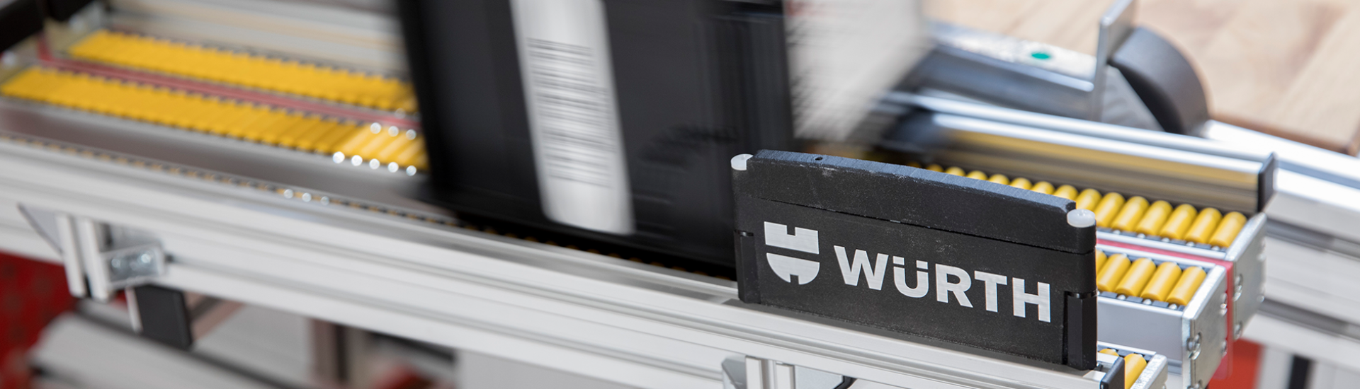Increase productivity in intralogistics through new RFID system iPLACER®  